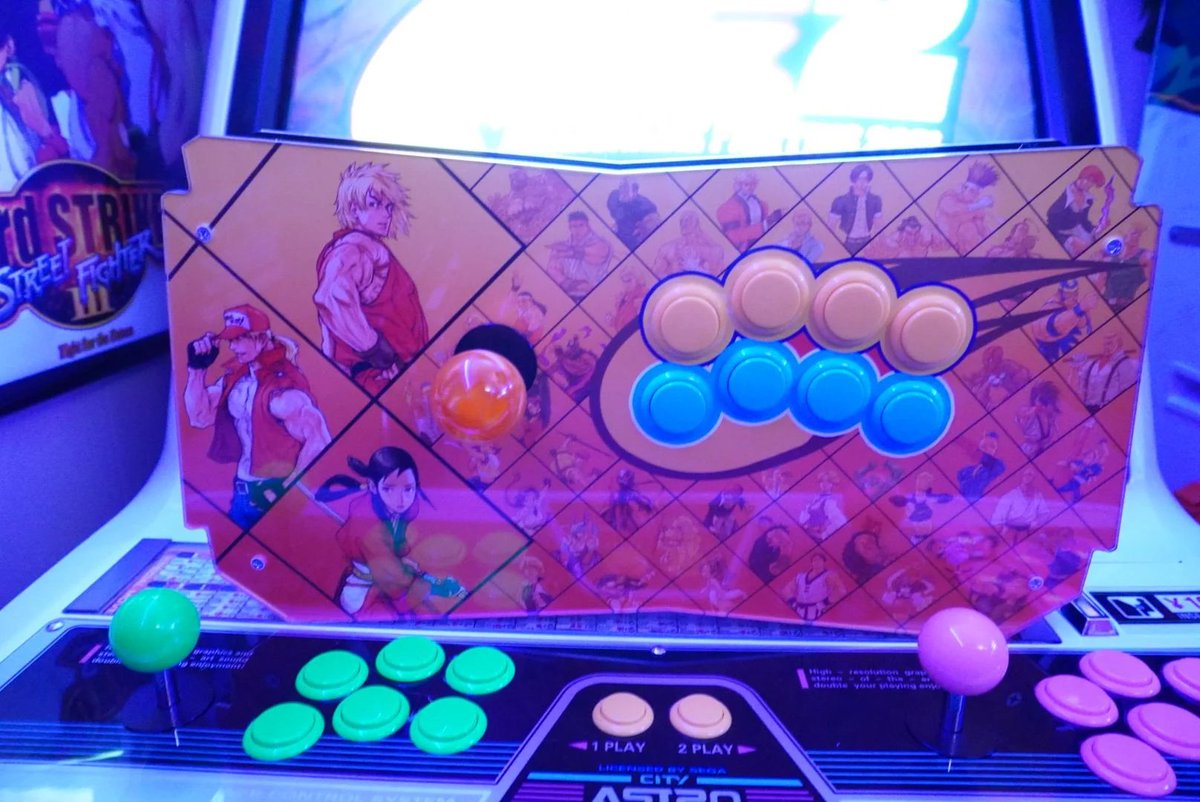 HaydenRobel's tweet photo. It was true love makin' this Espada Capcom vs SNK 2 fight stick (feat. CVS1 on the bottom plate--gotta love that turn of the millennium UI design) 🔥 https://t.co/FOCEgVU4A1
