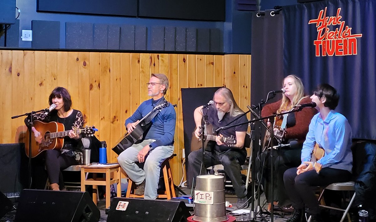 .<a href="/FocusMusicOrg/">Focus Music</a> hosts an in-the-round with talented area performers. Thx to <a href="/skysongs_aw/">Annette Wasilik</a> <a href="/HinkalRob/">rob hinkal</a> <a href="/GabrielleZwi/">Gabrielle Zwi</a> &amp; <a href="/RossMartin/">Ross Martin @rossmartin@toad.social</a> for the tunes!