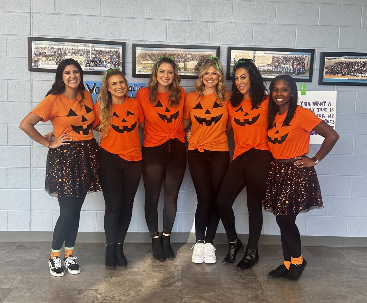 BeagleMomHall's tweet photo. @katyisd 🎃🧡 #UnityDay2022 #KatyCommUNITY #SJHbrightertogether https://t.co/WnSY2WK11m