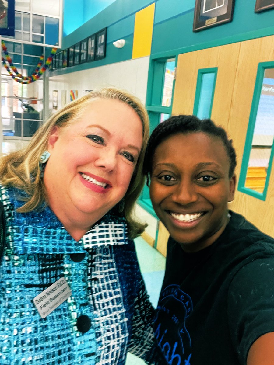 MaryiaBarone's tweet photo. Went to a student leadership conference and met the amazing Dr. Nelson who happened to be there! Such a small world to run into such an influential person for #friscoisd https://t.co/5riKel49lx
