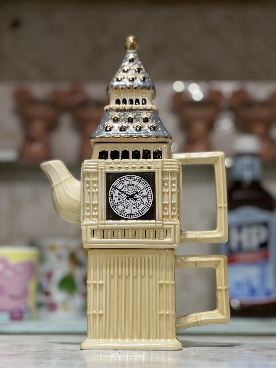Russ_Graves's tweet photo. New teapot Wednesday! 🇬🇧☕️ Thanks @BritishfoodBCS #BritishCornerShop https://t.co/lbYUWxqbd7