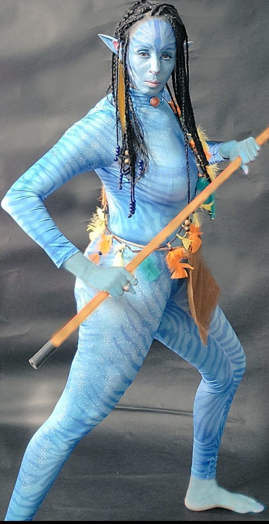 cmo_mua's tweet photo. I've missed a few years of doing my annual Halloween costume post. I'm back outside.  Here's my rendition of "Avatar's Neytiri". Products: @Makeupforever  flash pallet @BenNyeMakeup neutral set and @elfcosmetics eyeshadow pallette #halloweencostume #mua #promua #makeupartist https://t.co/jYrS9H99hW