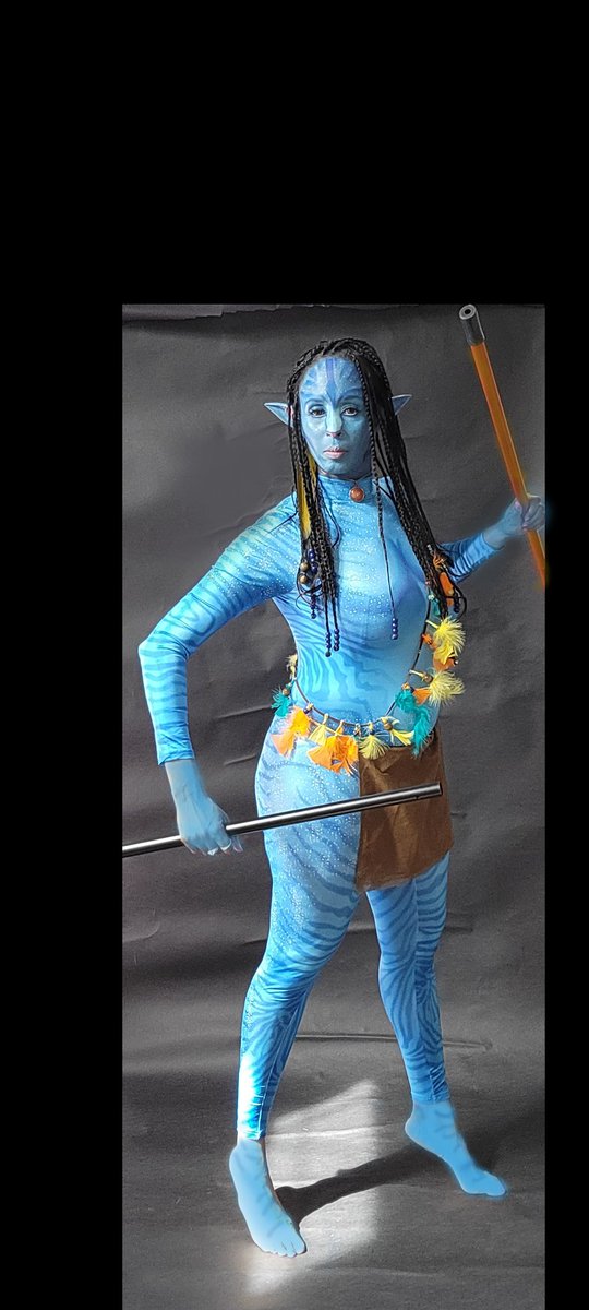 cmo_mua's tweet photo. I've missed a few years of doing my annual Halloween costume post. I'm back outside.  Here's my rendition of "Avatar's Neytiri". Products: @Makeupforever  flash pallet @BenNyeMakeup neutral set and @elfcosmetics eyeshadow pallette #halloweencostume #mua #promua #makeupartist https://t.co/jYrS9H99hW