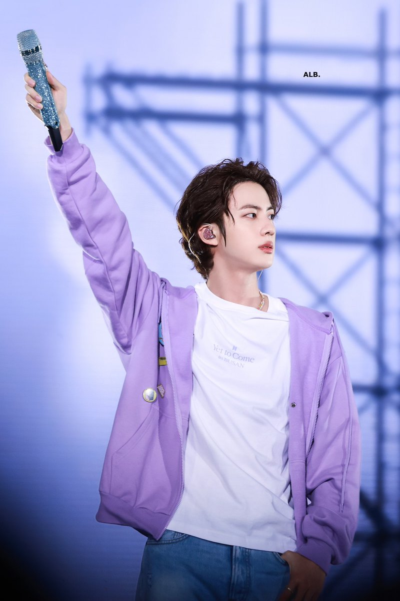 ALittleBraver92's tweet photo. 221015 #진 #Jin #TheAstronaut  #JinXColdplay #Jin_TheAstronaut https://t.co/tOoKACUnni