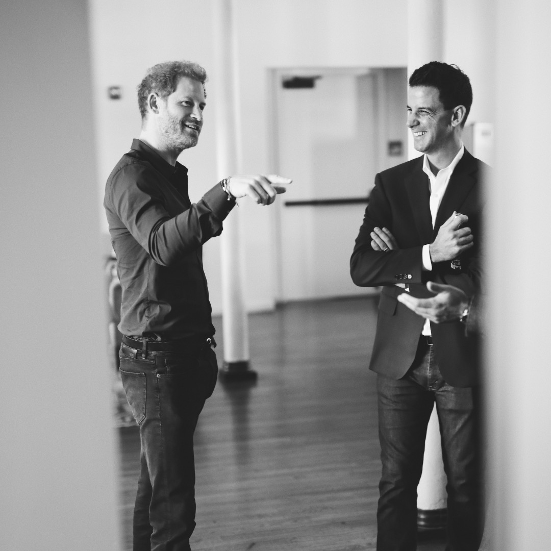 BetterUp CEO <a href="/Arobichaux/">Alexi Robichaux</a> and <a href="/reidhoffman/">Reid Hoffman</a> are about to take the stage at the #MastersofScaleSummit to discuss why leaders need to focus on their mental fitness. 

Any guesses who might be joining them for a surprise appearance? 🤔