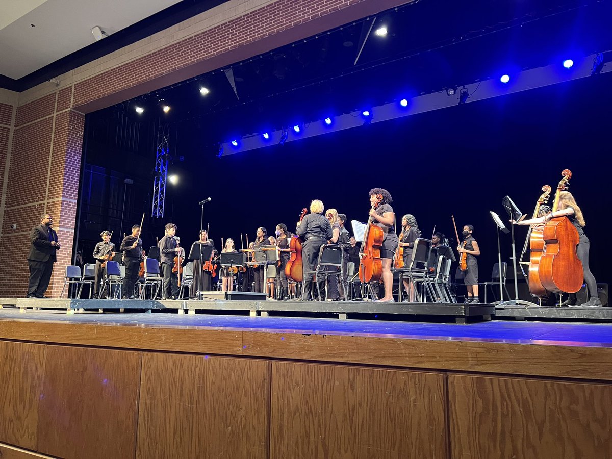 MrMooreFHMS's tweet photo. Bravo! Combined Fossil Hill and Vista Ridge Orchestra! 🐾🐾🐾#pantherpride https://t.co/e1MdwNr7AU