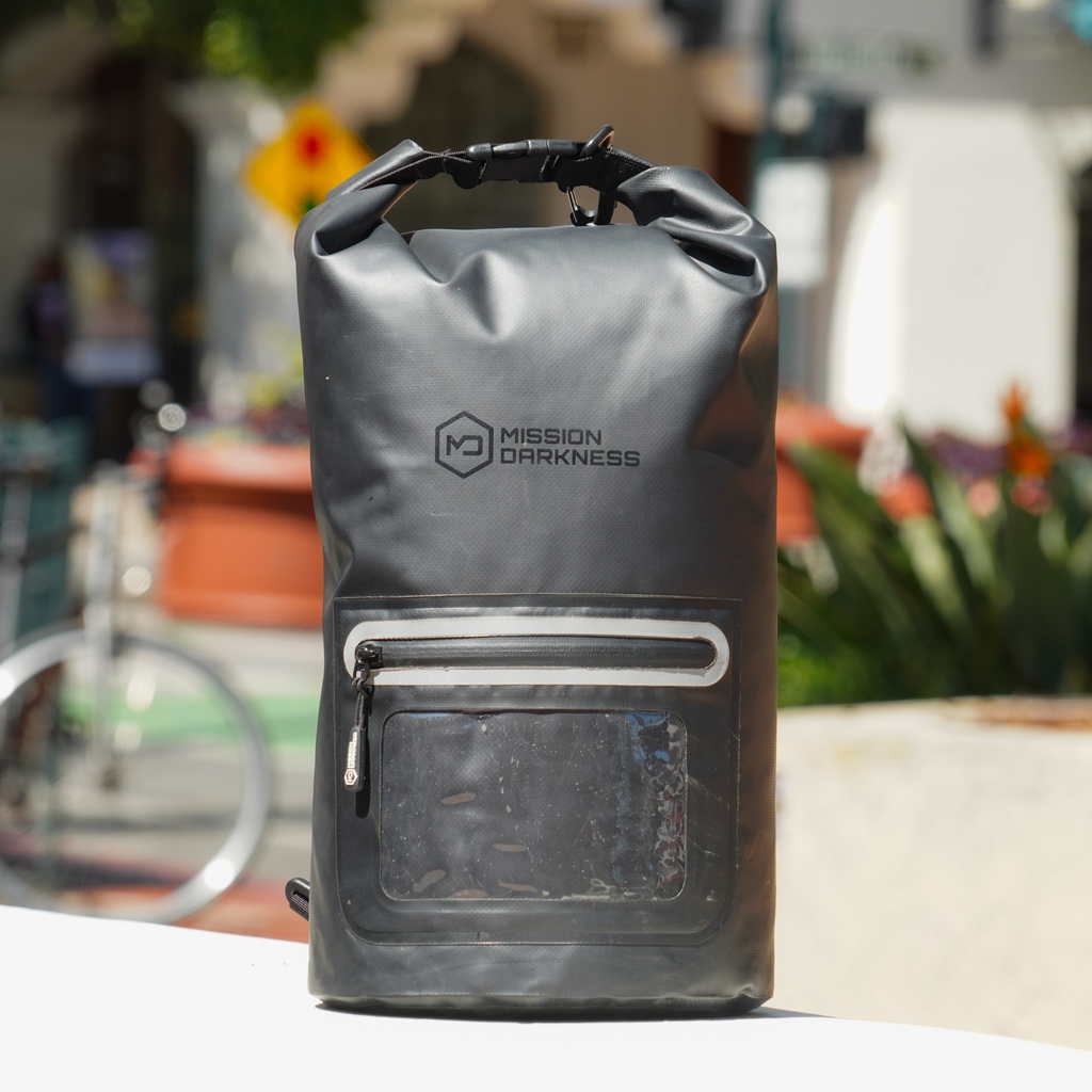 MissionDarkness's tweet photo. Protecting your devices in style has never been easier. Introducing the weatherproof faraday tote that is ready for any occasion!
#datasecurity #faraday #missiondarkness #emf #faradaybag #travelgear #privacy #USAmade #EMP #EMF #RFIDblocking #RFprotection #RFIDprotection #edc https://t.co/QDNgw4T8uq