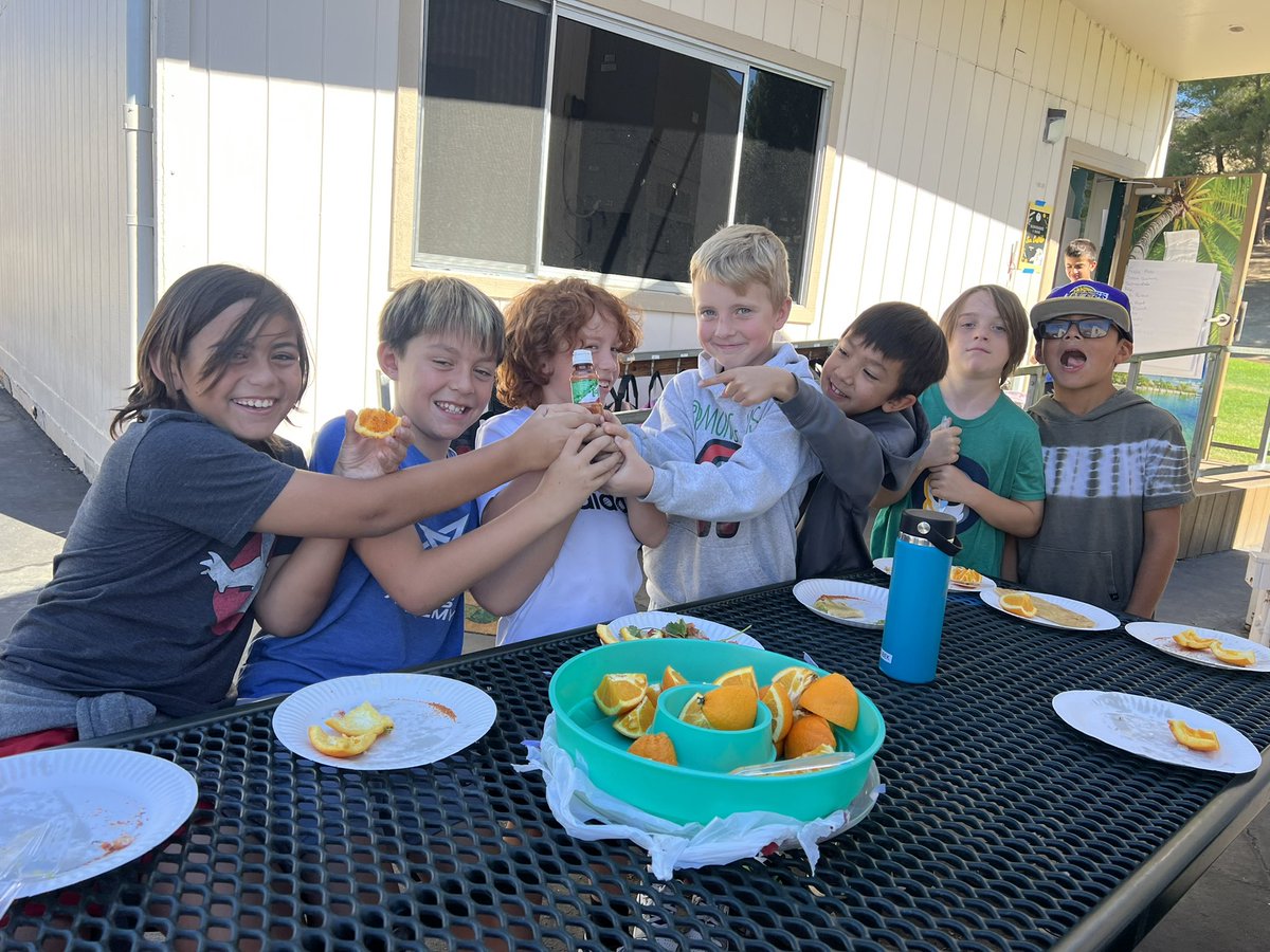 ecastillomar's tweet photo. Cooking in Third grade @SumacLSTEM #socioculturalcompetence
#sumacpride 
#sumacstaffrocks 
#LVUSD 
#LVUSDROCKS 
#duallanguagerocks
#GoVoyagers
#voyagerskeepexploring https://t.co/zR71qraSBM