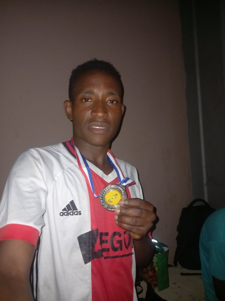 JosephBayor6's tweet photo. Yes.....am #DEAF l playing football has team against in game from Won league 😳 👏 but deys begging get support first one take help me be there country don't my favourite worried pray that go country in football 🙏.please we call take telephone number...don't ear speak. https://t.co/v5SnI75nK2