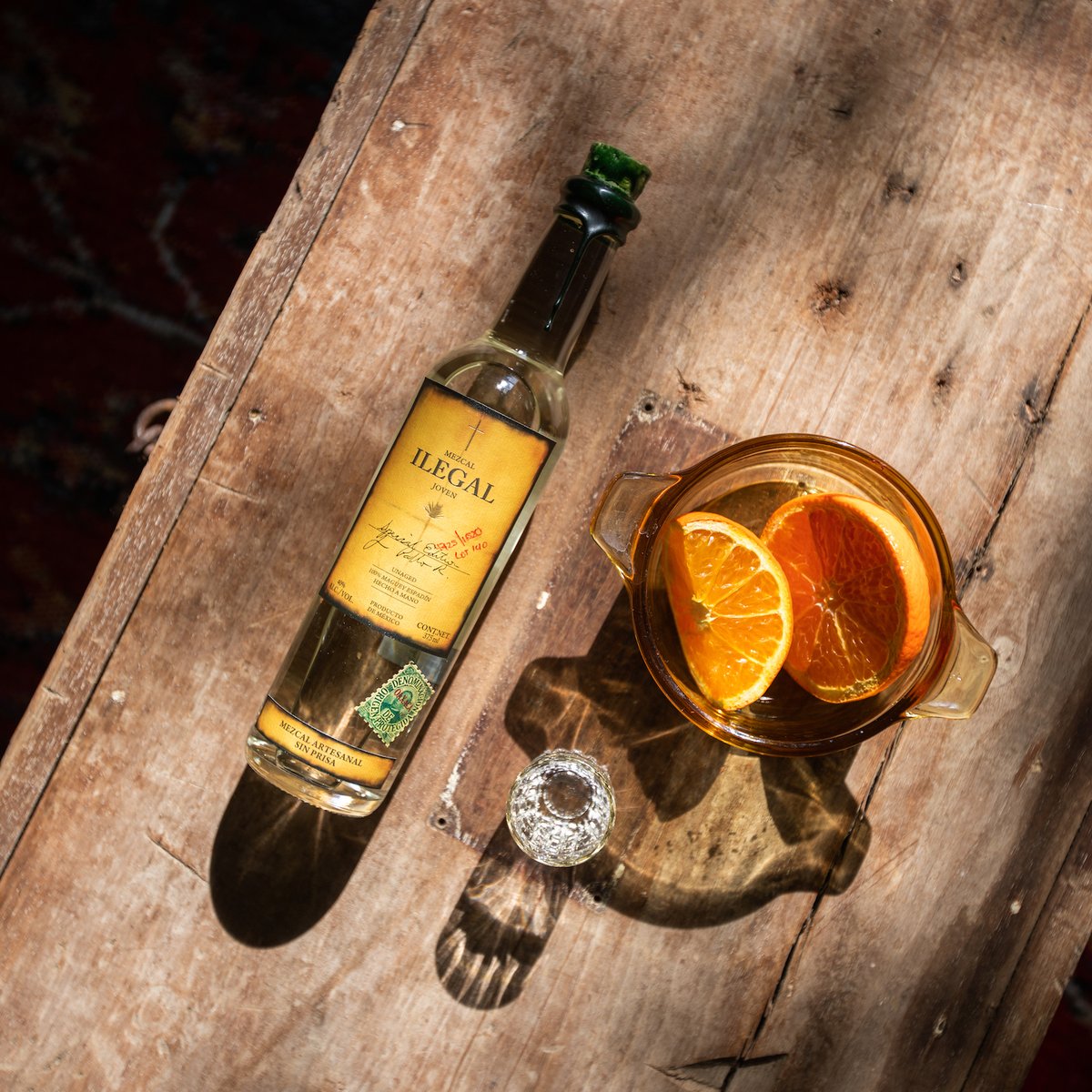 juiceflystore's tweet photo. 🍊 Ilegal Mezcal has a beautifully balanced profile, with a mouth full of agave and a hint of smoke. #juicefly #delivery #wineandspirits #mezcal #halloween https://t.co/fqIwvRzJnS