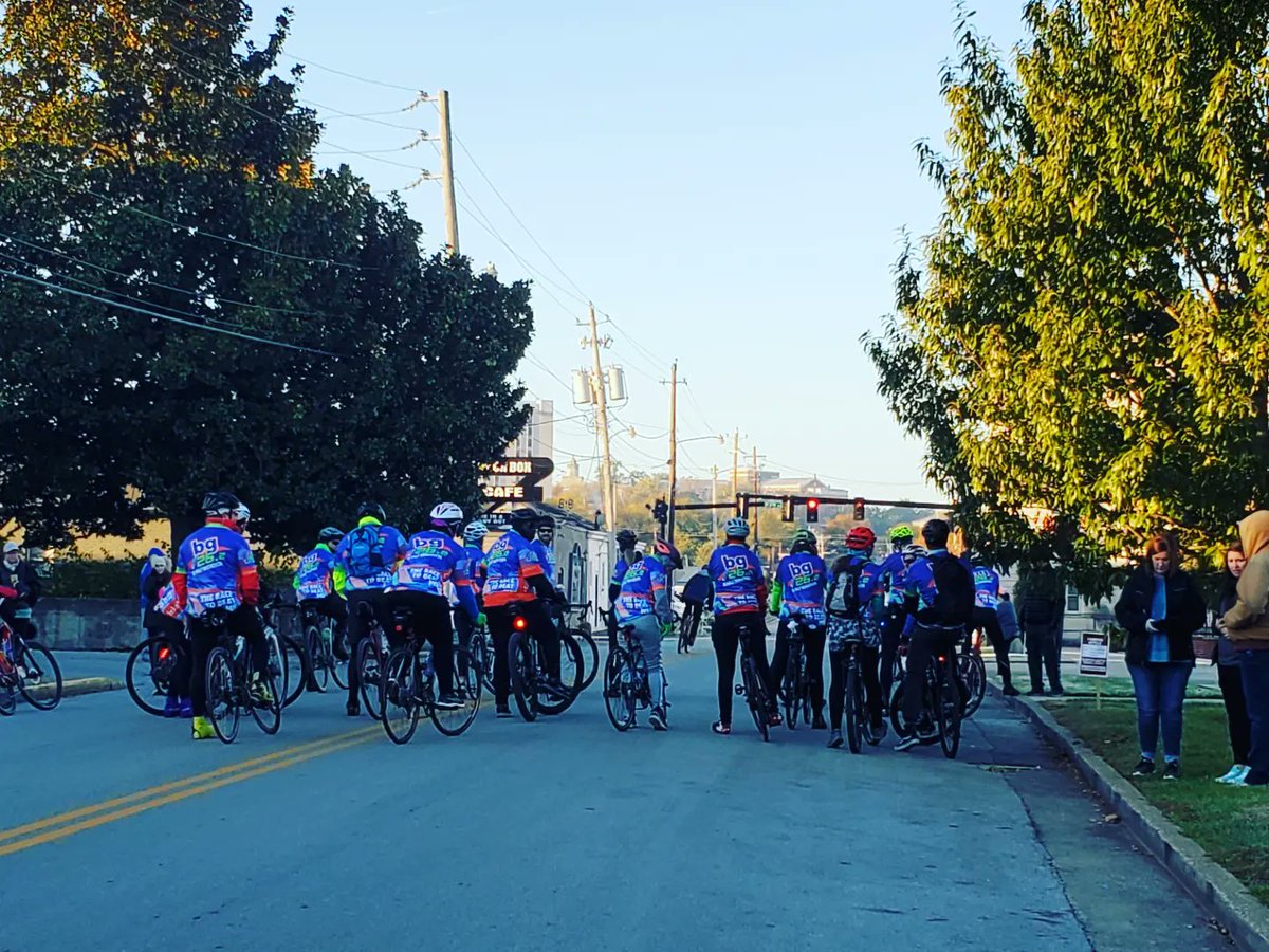 Bg262's tweet photo. Helmet on! Cyclists keep our runners safe on the course. Contact info@Bg262.com or @dm26tg1 to join the cycling crew on race day 🚴 🚴

#bg262 #cyclinglife #cycling #coursesupport #marathon #BikeMS #MS https://t.co/1W14c7crdE
