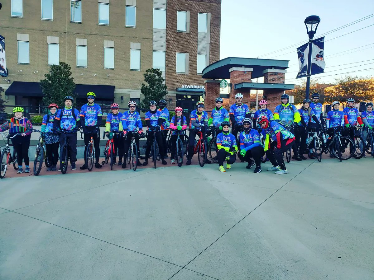 Bg262's tweet photo. Helmet on! Cyclists keep our runners safe on the course. Contact info@Bg262.com or @dm26tg1 to join the cycling crew on race day 🚴 🚴

#bg262 #cyclinglife #cycling #coursesupport #marathon #BikeMS #MS https://t.co/1W14c7crdE