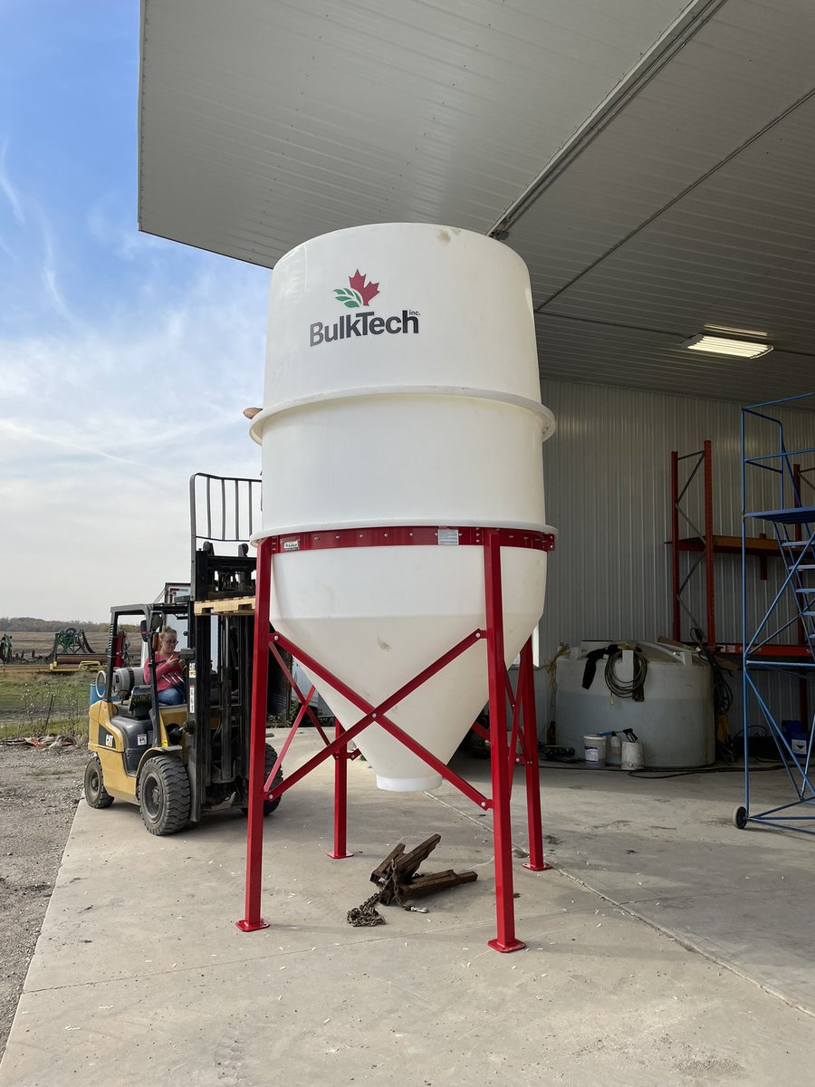 js_seeds's tweet photo. Did you know that we are now a dealer of BulkTech storage solutions? Small storage bins for plot seed or basically anything you need. Send us a message if you have any questions and we will be happy to help! Bin pictured is 7ft diameter that holds 311 bu. https://t.co/VImWiwA0dP