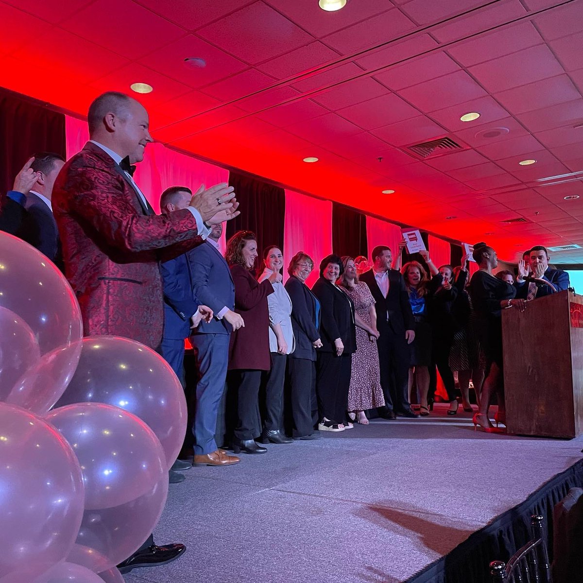 BankAtPeoples's tweet photo. PeoplesBank was thrilled to be honored with our 8th Best Local Bank and our 10th Best Mortgage awards at tonight’s Reader Raves awards ceremony.
#BankAtPeoples #PeoplesBank #RealSimpleBanking #westernma #wmass #pioneervalley #ma #readerraves https://t.co/bcGUSOT8Du
