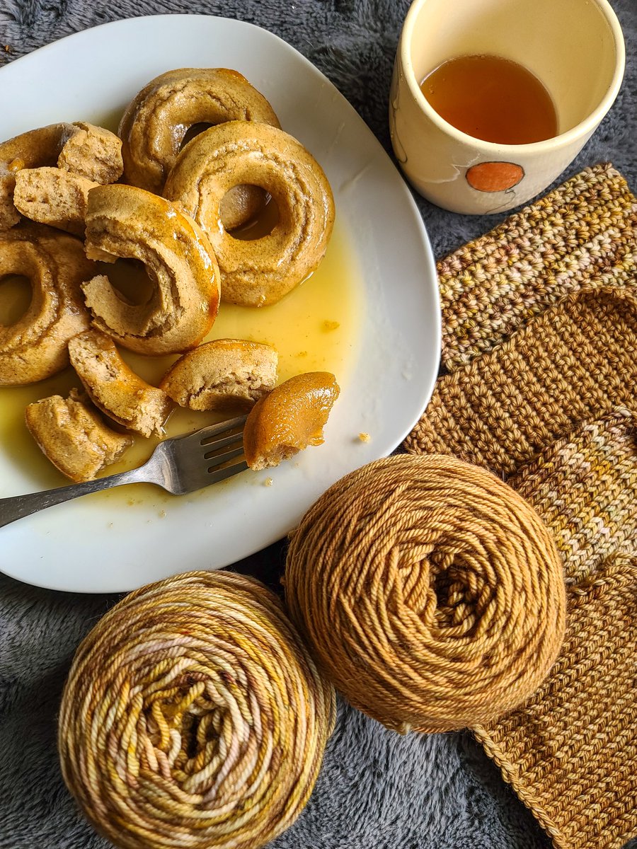 FrostedStitch's tweet photo. Maple flavoured donuts dipped in syrup (in a beautiful handmade cup by your talented AF friend @thingsbethmakes ) should be breakfast every day. 

They're delicious. And inspirational. 

Maple Dip and Syrup, two new colourways, dropping on Friday!🥳 https://t.co/IyQ72XcQQd