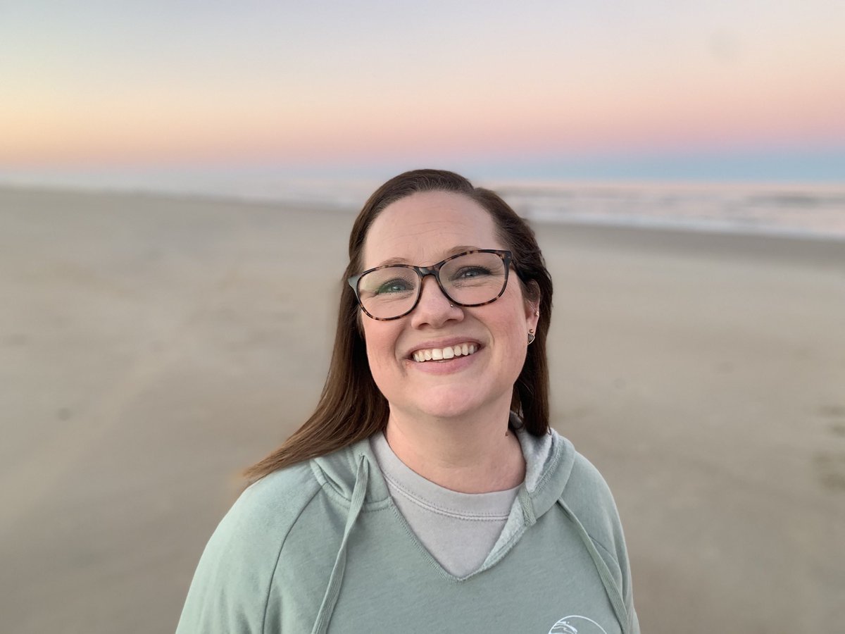 Y’all, my very talented wife won $100k in the <a href="/Airbnb/">Airbnb</a> #OMGfund design contest. Over the next 10 months she’ll be building “Crash Landed” Retro Luxury Airliner Fuselage and Cockpit in the fuselage of a 40 passenger plane in Central, MO. news.airbnb.com/100-out-of-thi…