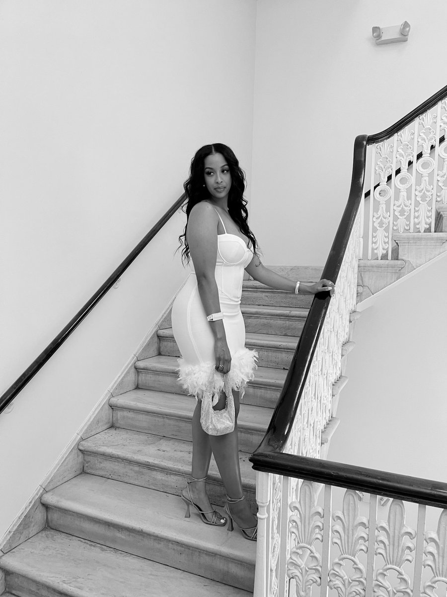 _beccccccaa's tweet photo. ladies and gentlemen, a queen🌹 https://t.co/KbP4yzjZE2