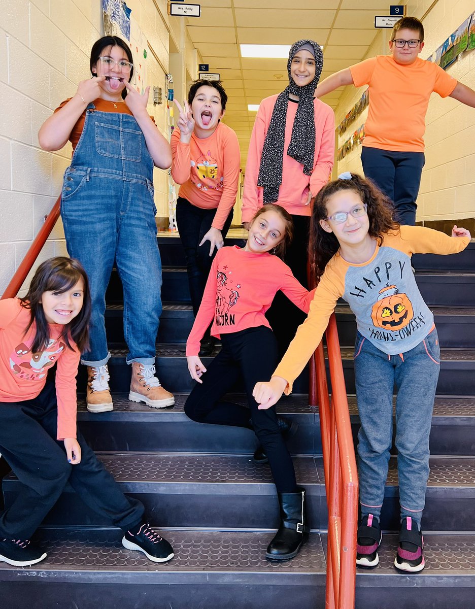 MachacekMrs's tweet photo. Check out these silly fifth graders who are wearing orange to “unite against bullying”! 🧡 @GlenOaksNPD117 #glenoaksschool https://t.co/RVffUK2b42