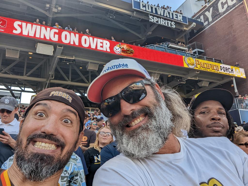 BindDesk.com tweet media