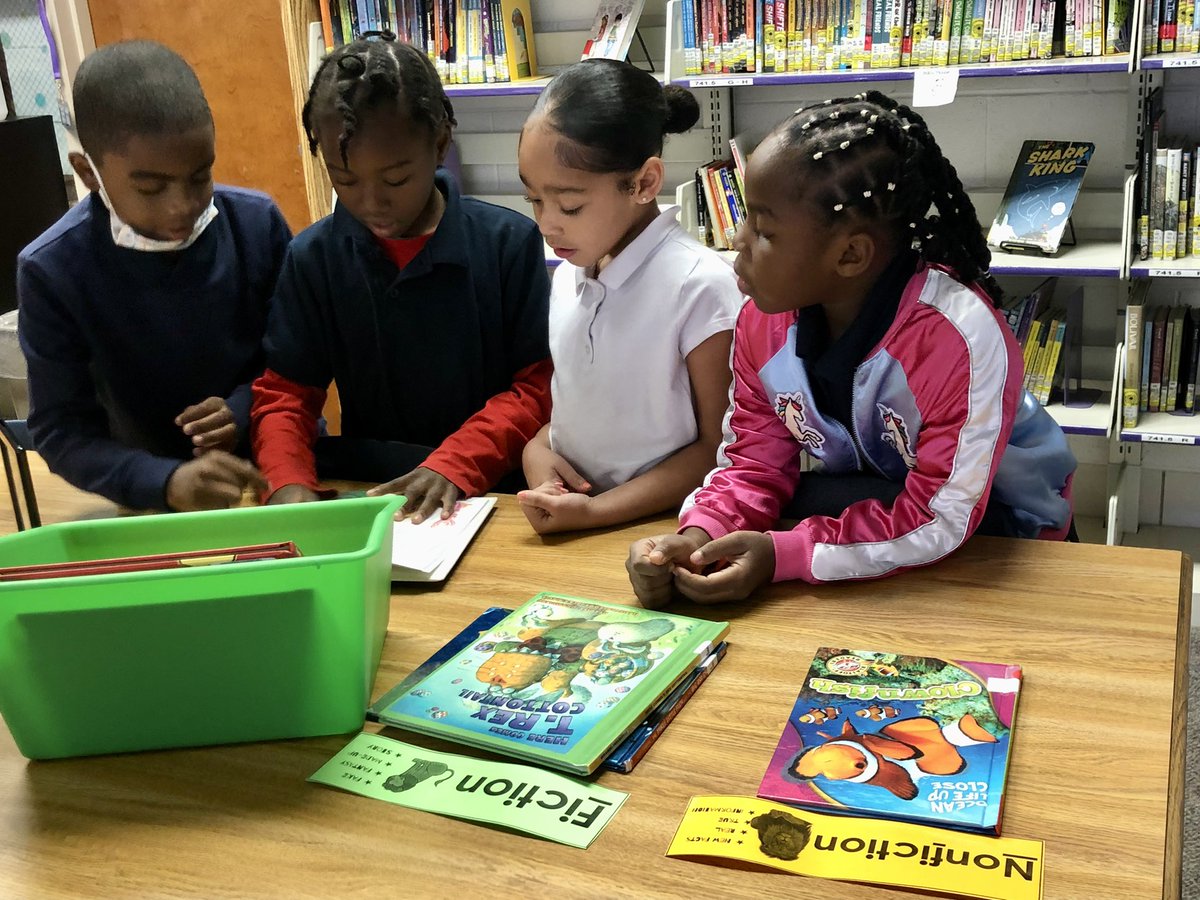 QuarterfieldES's tweet photo. 1st graders are investigating media books ππ to determine if they are fiction π° or nonfiction ππ¦. #AACPSAwesome #respectinglearning #teamworkmakesthedreamwork @ms_zacks @AACPSReads @AacpSeril https://t.co/n6nQXx0NDe