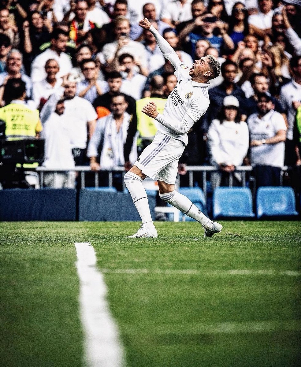 AdriRM33's tweet photo. Futuro capitán del Real Madrid. 🦅 https://t.co/cZCn2J5QLD