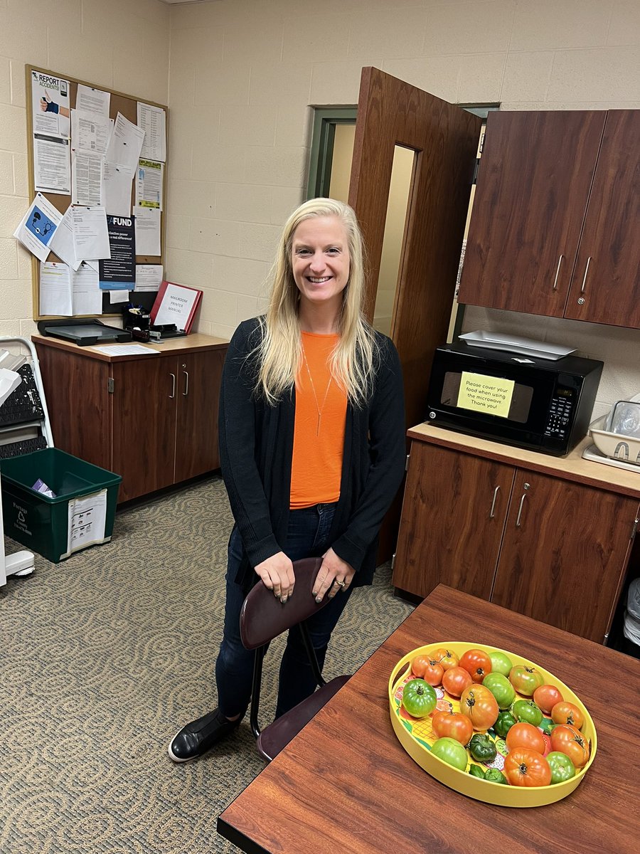 melissadfoster1's tweet photo. Today we are wearing ORANGE to celebrate National SAVE day -students against violence everywhere- National clubs created in honor of Alex Orange who was killed in 1989. It is also National Unity Day
@sandyhook @AHS_MH @MRobertoAHS @AHS_SeanBaker @DrPMilcetich https://t.co/E1PLcr463P