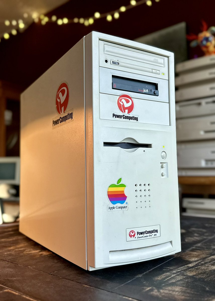 GarthBeagle's tweet photo. PowerComputing PowerCenter Pro
#macintosh #retrocomputing
#classicmac #macintoshclones
#powercomputing #powercenterpro
#appropriatestickerallocation https://t.co/7VFwdm7qqz