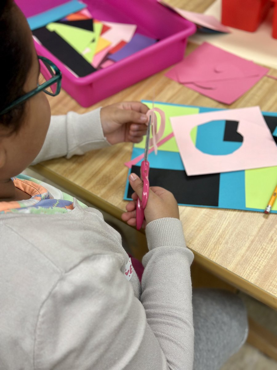 4th grade designing their own Matisse Cutouts 😃
