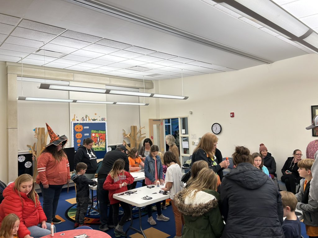 VESAsstPrin's tweet photo. Great turnout for Tales with a Teacher! https://t.co/TrDRicUP2R