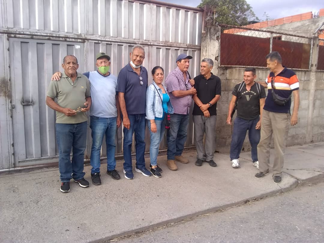Zulymarquez1968's tweet photo. #19oct DPM CopeiCampoElias de visita en la vega y don Luis sus habitantes receptivos y con un gran rechazo al gobierno en Miraflores piden de la oposición #UnidadporVenezuela #FirmesEnLaEsperanza #EjidoMerida https://t.co/4hnIrctDwf