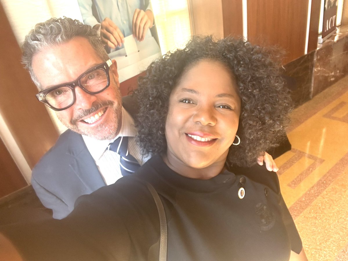 DeeBoydBroker's tweet photo. Legislative Outreach with the Louisiana Realtors Association
#staterepdelishaboyd #delishadelivers #louisianarealtors #DelishaBoydLLC #delishaboydrealty #rockstarrealtors https://t.co/fKxinqC1I1