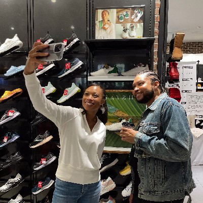 allysonfelix's tweet photo. I remember coming into this store trying to convince my parents to buy me a pair of shoes. And now to see @bysaysh at footlocker is everything. 

Keep going! https://t.co/DB5KVsNknE