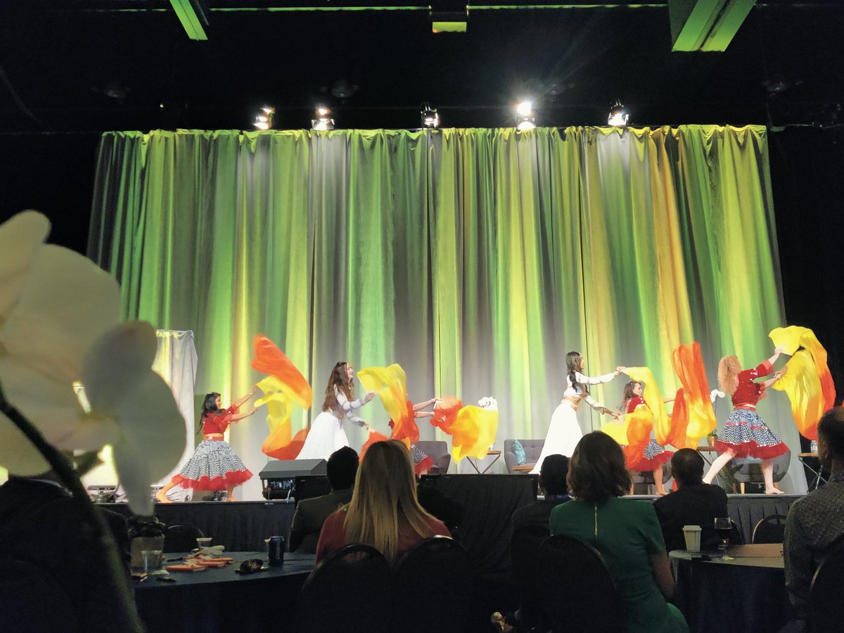JocelynPhu's tweet photo. It wasn't stressed enough @calgaryeconomic #EconomicOutlook that our vibrant #yycarts sector is a huge economic driver and also helps to attract and retain talent, making #yyc a nice place to live but a great place to build a life.

@sparqpro dancers said it though! Happy Diwali! https://t.co/xWsx7NMrr9