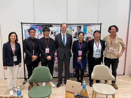 _IanMcKay's tweet photo. 札幌で開かれているクリエイティブ メディア イベント#nomaps にて。実はバンクーバーとトロントは最も撮影が行われた世界の都市トップ５に入っています。バンクーバーは世界第2位のVR/AR エコシステムを有していますし、モントリオールはAI スーパークラスター の本拠地なのです 🇨🇦 https://t.co/1ykCnCj6PK