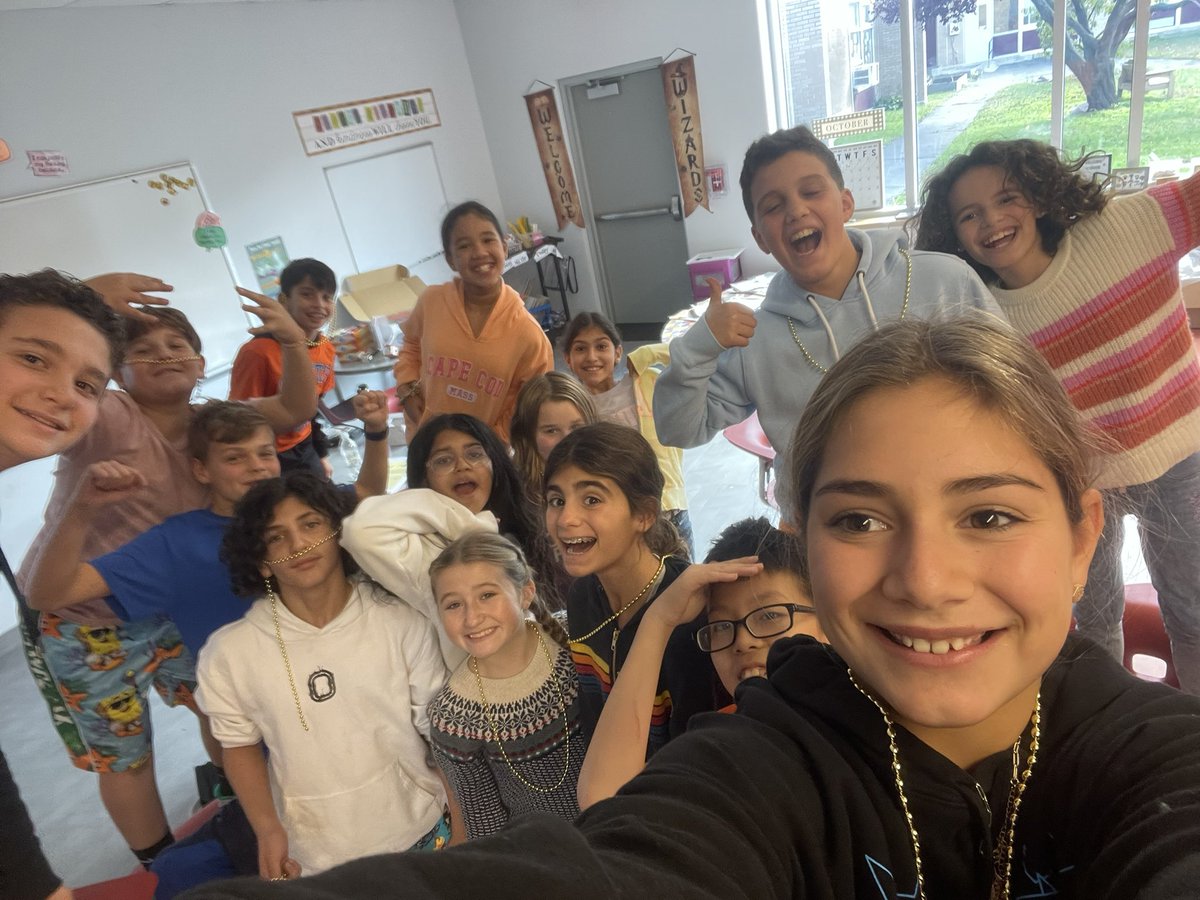 Falconet75's tweet photo. Hufflepuff unites in choosing kindness on Unity Day! #teamwizards #unityday @NSMSliteracy6 @RyanWOHara @NSMSVikingsAP https://t.co/CjeOrSovFl