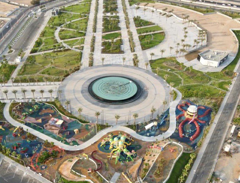 مشاريع الأنسنة الجاري تنفيذها في #جدة 

-تطوير الواجهة البحرية بأبحر الجنوبية على امتداد 2.5 كم

-إنشاء ممرات المشاة كمرحلتين (أولى وثانية) في جنوب وشرق وشمال المحافظة

-إنشاء حدائق وساحات بلدية منها (الفضيلة والرياض والريان)

-تشجير المحاور الرئيسة بجدة ضمن (مرحلته الثانية)