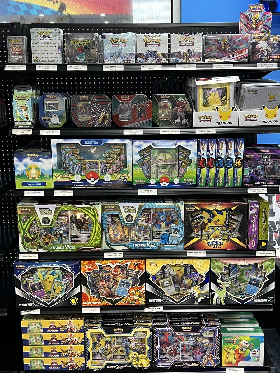 SquareCircleCo1's tweet photo. Come in and let us help finish your collection!
#pokemonfan #pokemoncards #pokemontcg #astralradiance #battlestyles #vividvoltage #brilliantstars #LostOrigin #metazoocards #metazootcg #metazoocommunity #metazoo #metazooufo #fusionstrike #pokemongo #pokemongoapp #PokemonGoGym https://t.co/nkvtw3L4xK