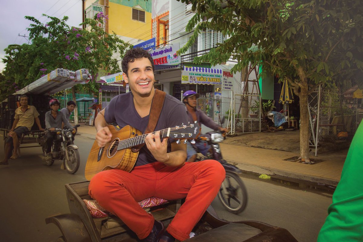thanchia's tweet photo. Good night #Elyesgabel I hope all your eyes light up again very soon. Do not forget that there are those who believe in you. sweet dreams and better wake up PRETTY EYES...   #IbelieveinElyesGabel https://t.co/QBJ8O86leD