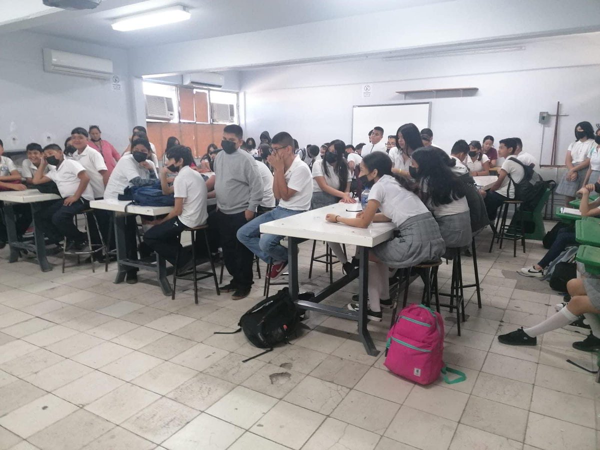 SurUneme's tweet photo. Se impartieron los tema "Violencia en adolescentes y Mitos y realidades de las drogas", con el objetivo de dar a conocer los diferentes tipos de violencia. También se tocó el tema de los mitos y realidades de las drogas, en Secundaria Técnica #60 turno vespertino.
#UsaTuCAPA https://t.co/BuEJCr1ZPC