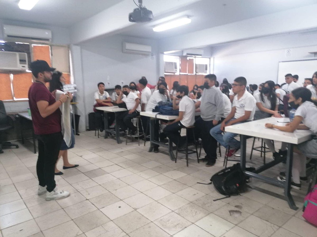 SurUneme's tweet photo. Se impartieron los tema "Violencia en adolescentes y Mitos y realidades de las drogas", con el objetivo de dar a conocer los diferentes tipos de violencia. También se tocó el tema de los mitos y realidades de las drogas, en Secundaria Técnica #60 turno vespertino.
#UsaTuCAPA https://t.co/BuEJCr1ZPC
