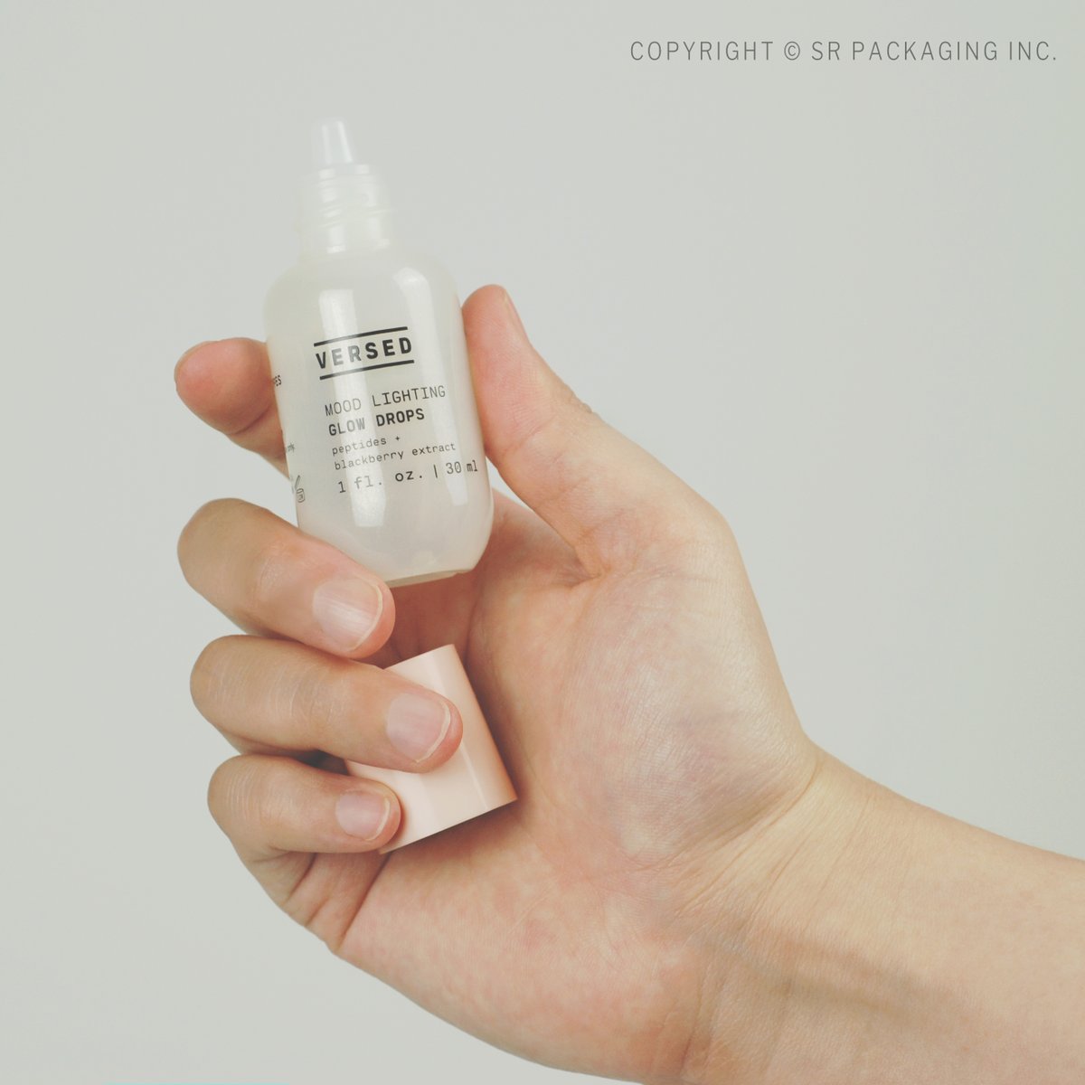 sr_packaging's tweet photo. #VERSED #Skincare #Vegan, #crueltyfree, and #cleanskincare
MOOD LIGHTING LUMINIZING GLOW DROPS
#Squeezable #Cylindrical #PEbottle
#CHS5101B
#PCR (post-consumer #recycledplastic
#pearlescent #coating on the surface
#silkscreenprinting branding
https://t.co/hs7VgGuT3E
#cleanbeauty https://t.co/bBkajChxQz