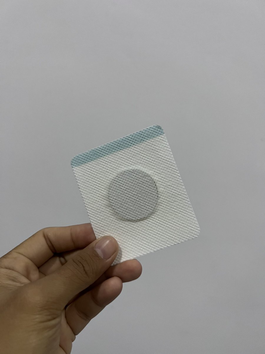 piargh's tweet photo. anak aku tengah batuk kering, teruk gila sampai tidur malam pun susah asyik terbatuk2. makan ubat batuk pun tak jalan. aku pun try la patch ni, takdelah terus hilang batuk dia. tapi dah banyak kurang, boleh la tidur. kalau tak asyik terbangun je. thanks sape yang recommend https://t.co/oggiPEz6kL