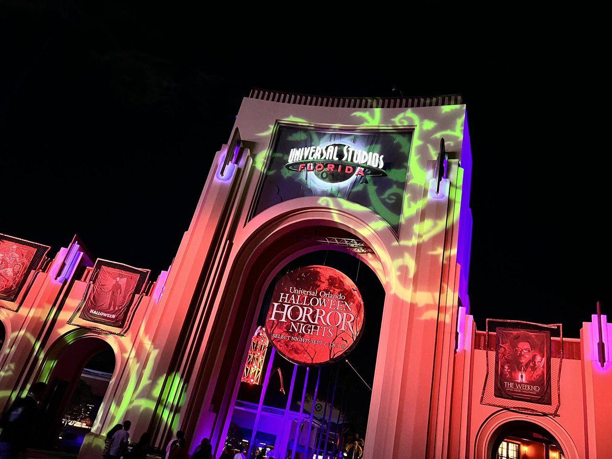 What a wonderful night for some Horrah! @HorrorNightsORL