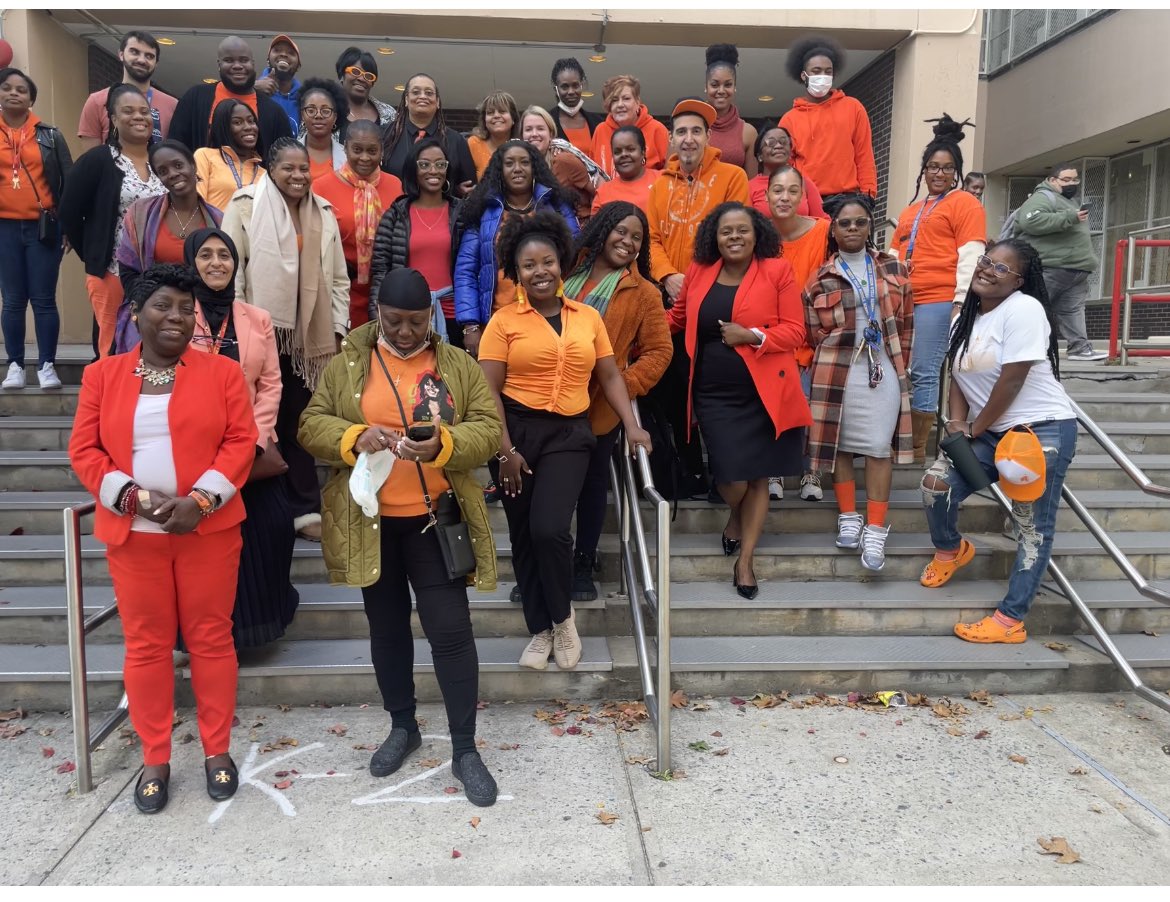 PS375Jackie's tweet photo. We stand UNITED🧡 at the Jackie Robinson School Campus with @EFMSRISE
#StaffUnited
#UnityEveryDay
#PS375
#MS352 #Rise
Say UNITY on 3!!
UNIIIIIITTTTYYYY🧡
@CSD17NYC @District17CEC @SheneanL @BkSouthBevLogan @Empressrose72 @Philton73287848 #GreatThingsHappeningInD17 #OnTheRise https://t.co/OpqhYcltKA