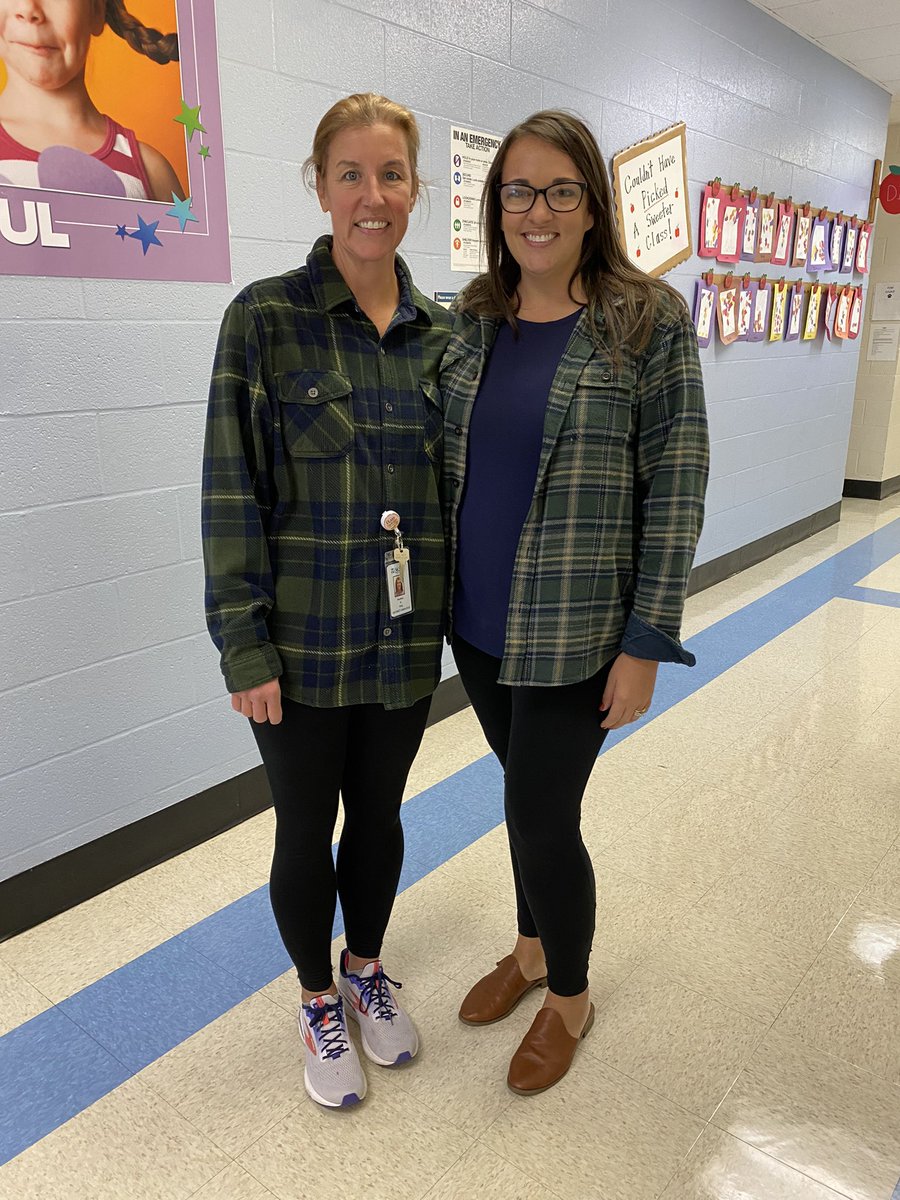ChristmasRowe's tweet photo. Such a fun day celebrating our love of Fall and Reading. #FallintoaGoodBook @RockHillSchools @YorkRoadElem @GuytonCguyton #RockSolid https://t.co/HRPpVEOF6Y