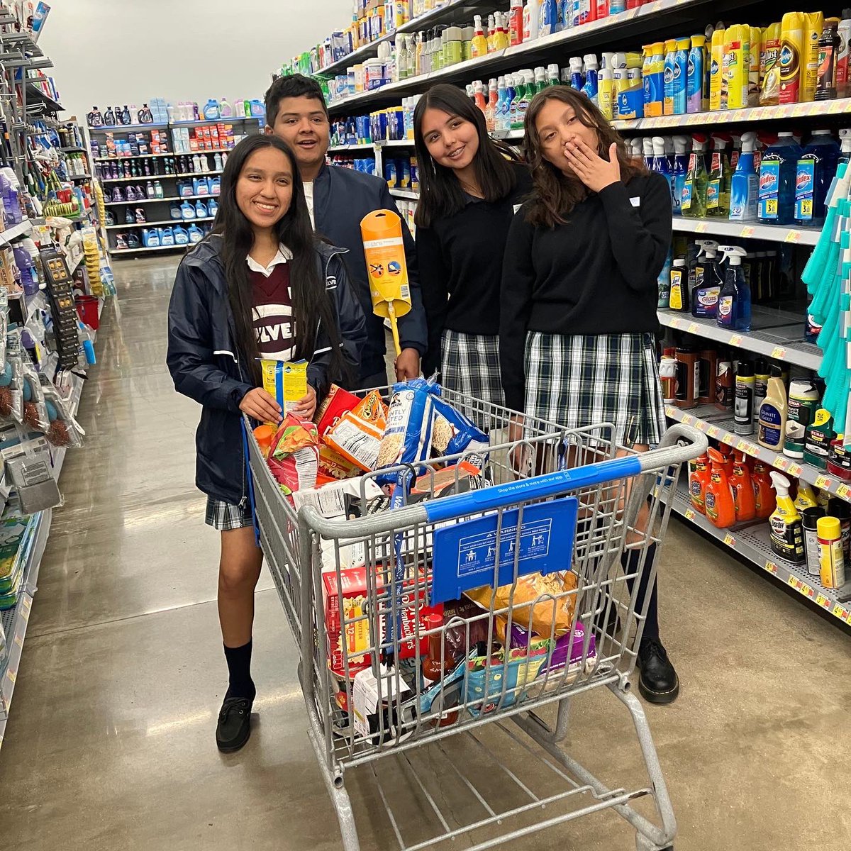 YESscholars's tweet photo. YES LA staff recently visited four scholars at @CulverAcademies in Indiana for Parents' Weekend. Students involved in track, football, crew, cheerleading, and rifle corps demonstrated their talents over the weekend!🎉 https://t.co/G1Mijuwbzp