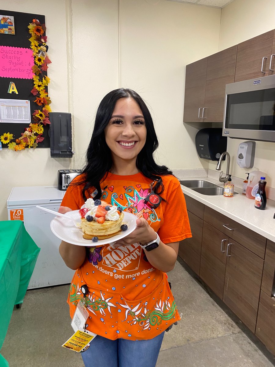 selasaid3's tweet photo. It’s waffle o’clock!!! 
Continuing our CAM celebration with waffle day! #L'eggomyEggo 
@OscarM_8523 @DianaSundermann @Yolanda_8523 @MariFino8523 @Dalton8523 @Fuerstenberg15 https://t.co/QpMz35F3ND
