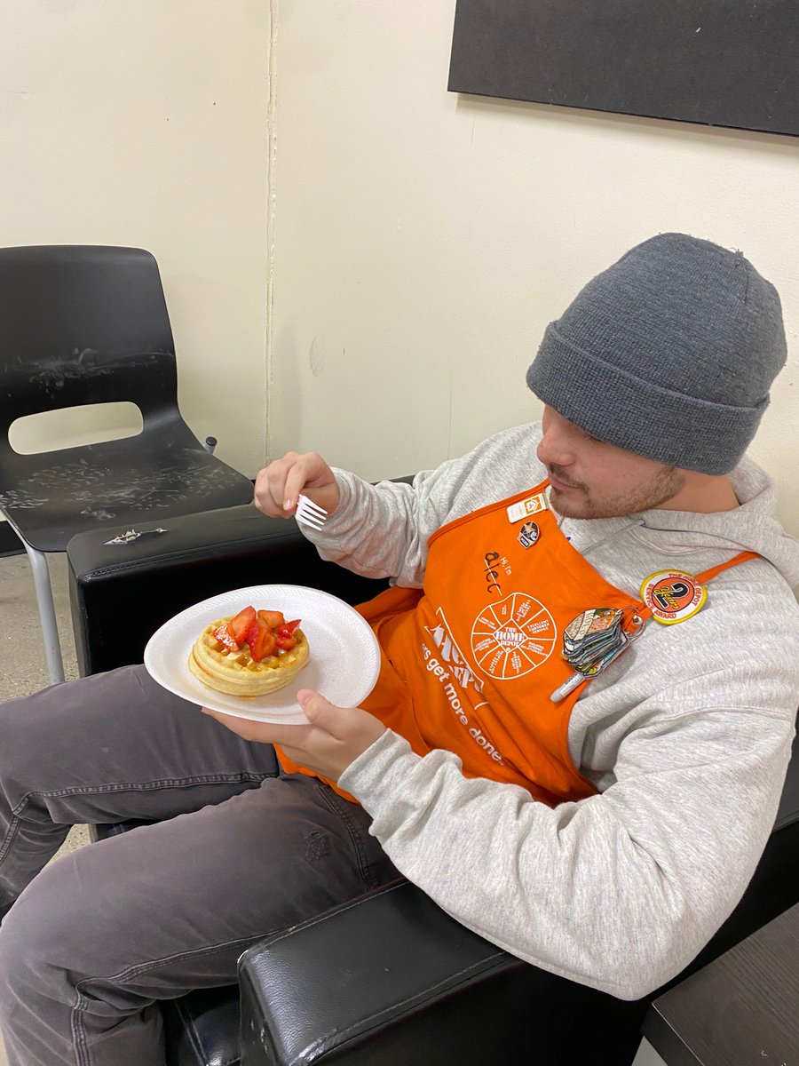 selasaid3's tweet photo. It’s waffle o’clock!!! 
Continuing our CAM celebration with waffle day! #L'eggomyEggo 
@OscarM_8523 @DianaSundermann @Yolanda_8523 @MariFino8523 @Dalton8523 @Fuerstenberg15 https://t.co/QpMz35F3ND