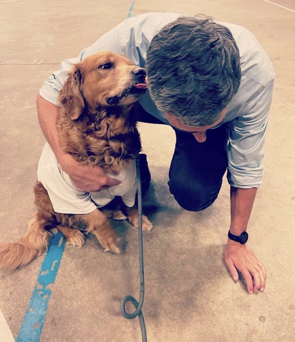 BetoMedia's tweet photo. Shhh…
Gotta secret. Dogs love Beto.
(Actually it’s not a secret at all,
everyone knows it!)
#BetoDaysAreComing
#DogsForBeto https://t.co/KIqSoU9S8t