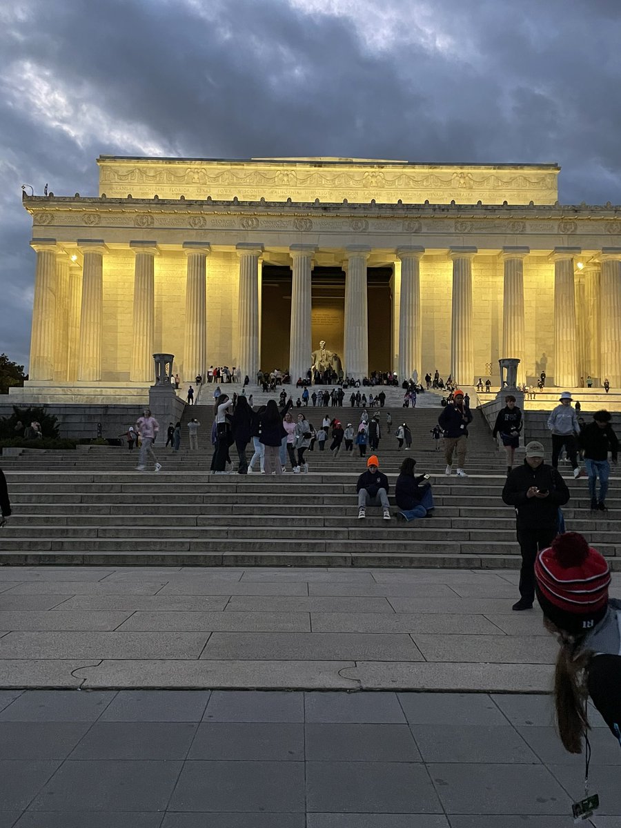 wilch_beth's tweet photo. Beautiful! Students enjoying time together at Lincoln Memorial. We then went to Korean War Memorial before we ate! #bus4fun @KarrerMS https://t.co/ruQr0YR9nd